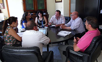 Quinta reunión de la mesa de concertación de La Roda, presidida por su alcalde, Fidel Romero
