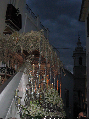 Nuestra Señora de la Paz, con San Sebastián al fondo