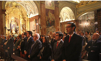 Cofrades estepeños, en la Basílica de la Macarena. Foto: Fernando García/Web Hdad. Macarena.