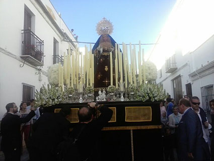 la Virgen de la Encarnación, por las calles de su barrio de Fátima. Fotos: familia Angulo Camero.