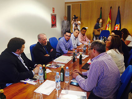 Imagen de la reunión de Villalobos con los alcaldes, el pasado mes de julio