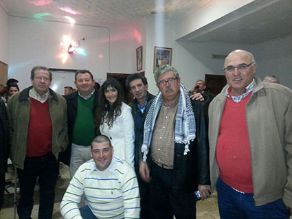 Fidel Romero, acompañado de otros líderes de IU en la provincia de Sevilla.