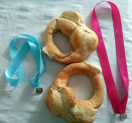 Roscas y medallas propias de San Blas en Estepa. Foto: R. C.