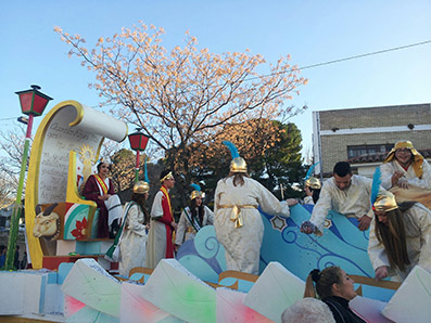 La carroza formada por el Rey y Reina de la Feria 2016